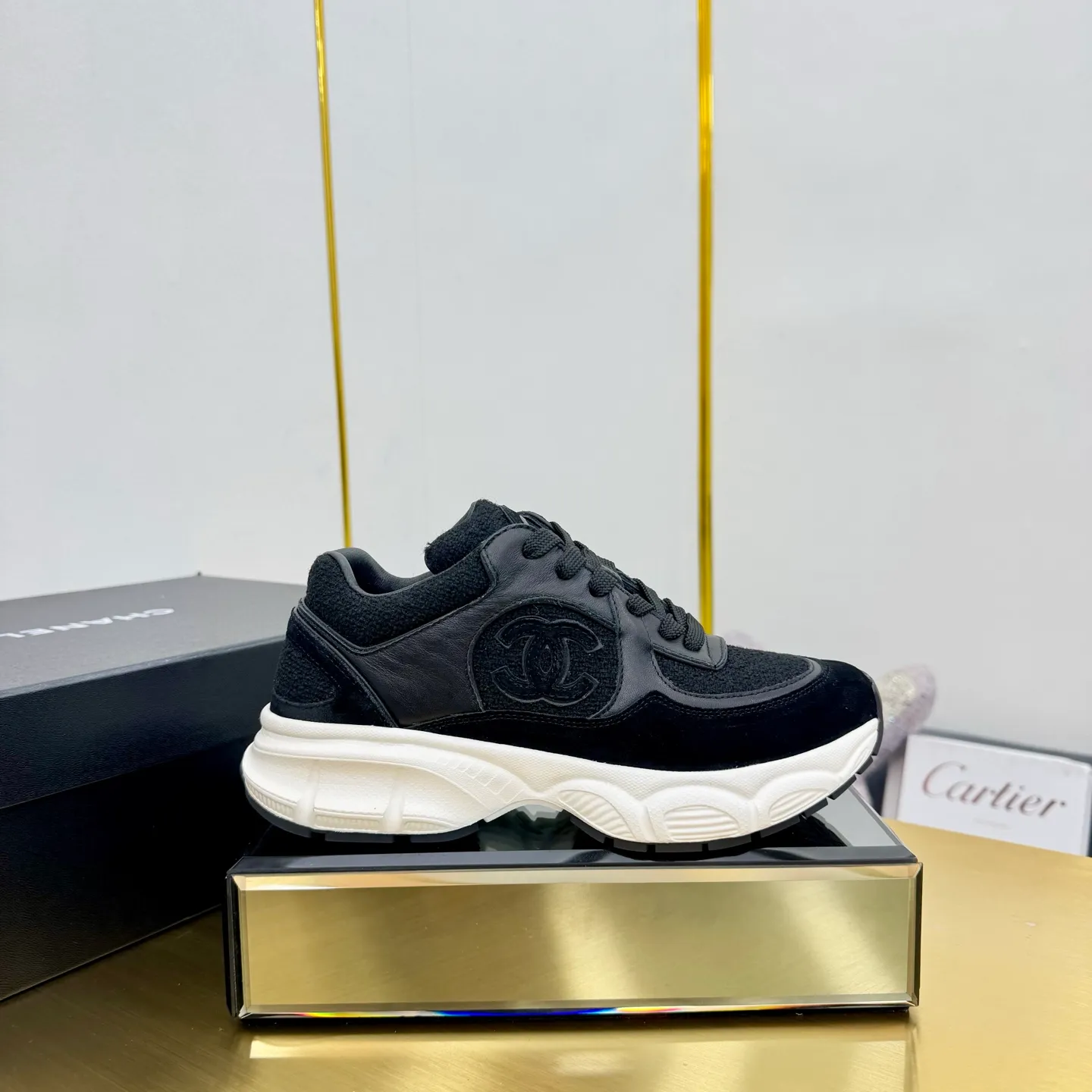 p700🐮🐮Upgraded version, upgraded version, upgraded version! No rebuttal accepted! ! ! ! Chanel Chanel dad shoes, couples' model for men and women - 2025 top casual sneakers in the counter. This classic design; the upper is electro-embroidered with various techniques; ❷The inner lining is made of: original Yangli + net ❸The outsole is based on: the original TPU combination outsole. The full set of boutique packaging for women 35–41
